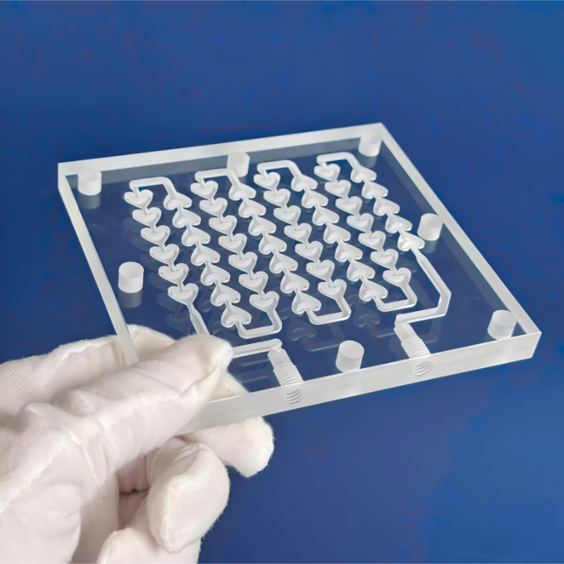 High Thermal Conductance Quartz Glass Interlayer Chips