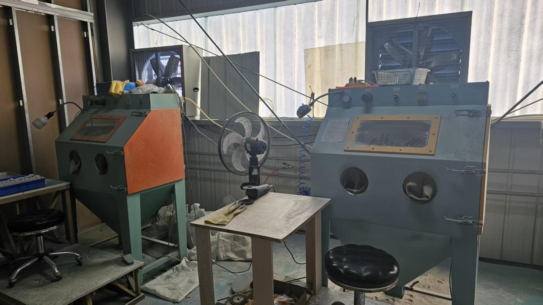 Sand-blasting machine for frosted quartz surface