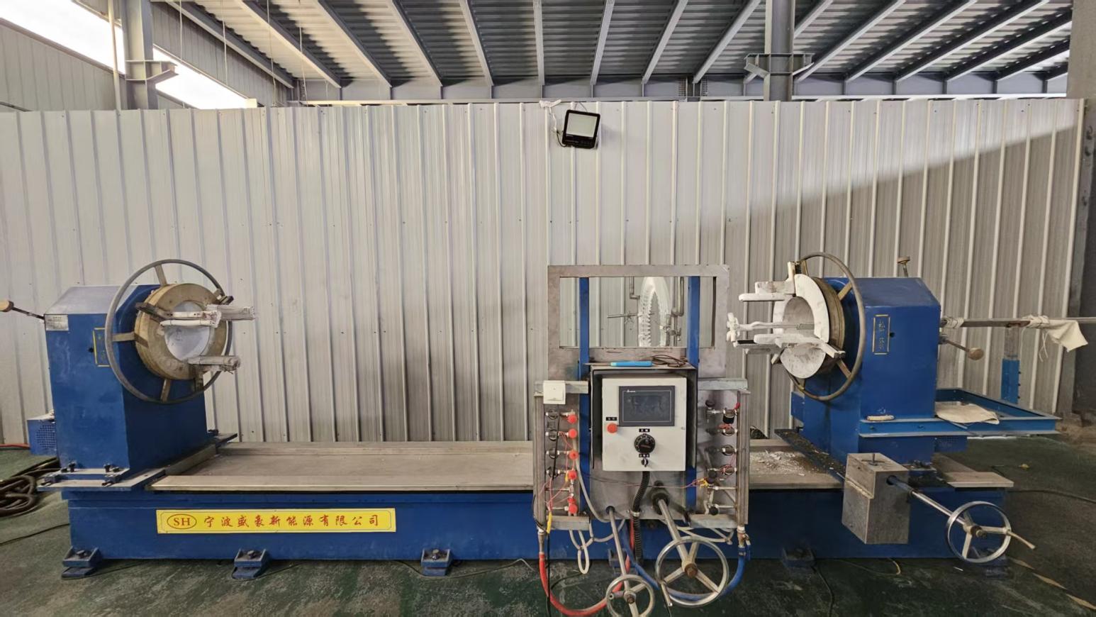 Machining center docking equipment for quartz